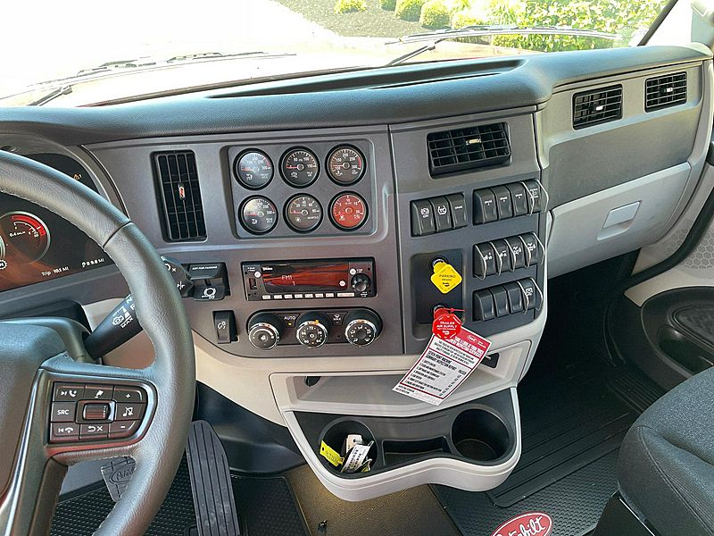 2027 Peterbilt 567