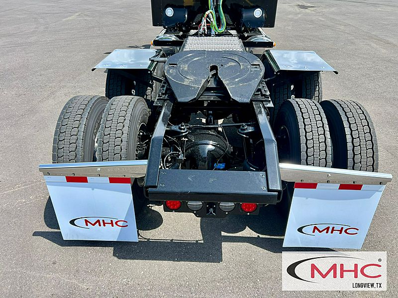 2027 Kenworth W900L