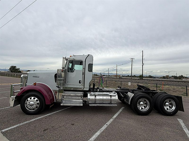 2018 Kenworth W900B