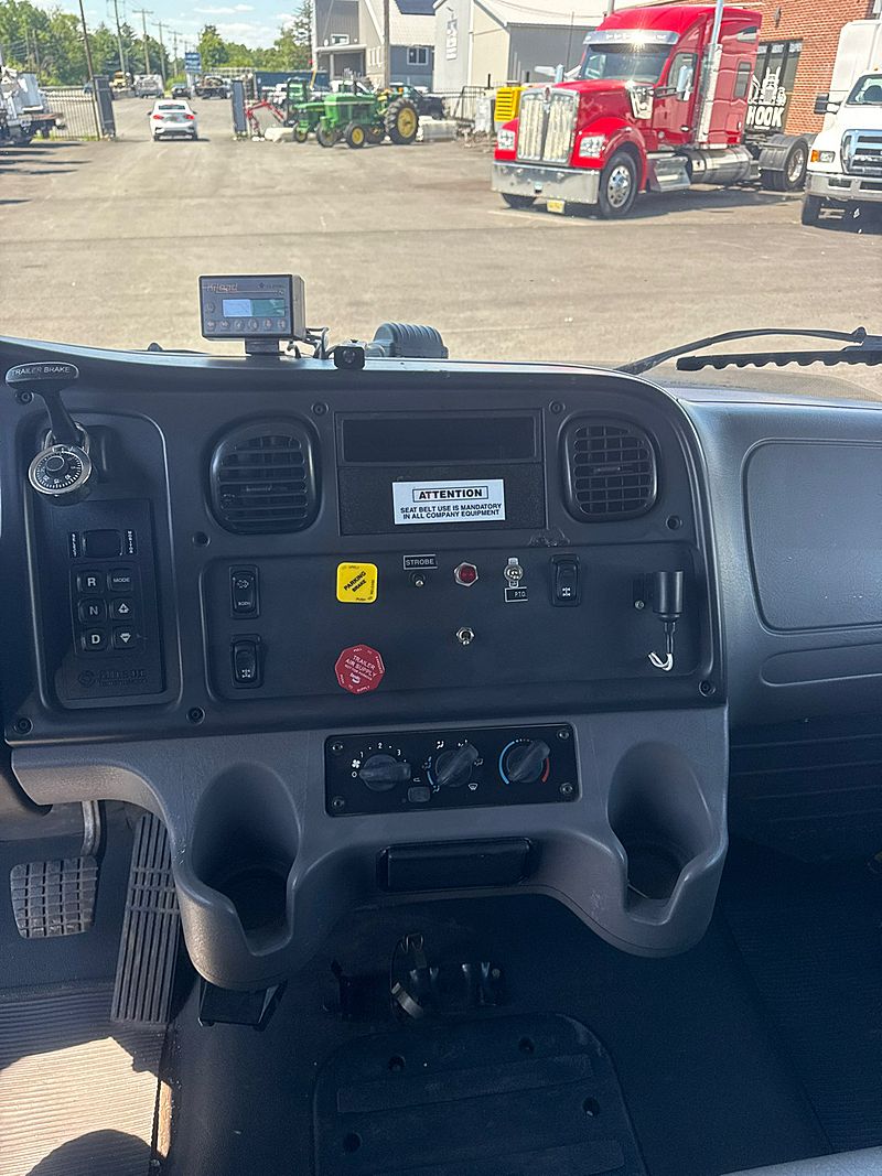 2017 Freightliner M2
