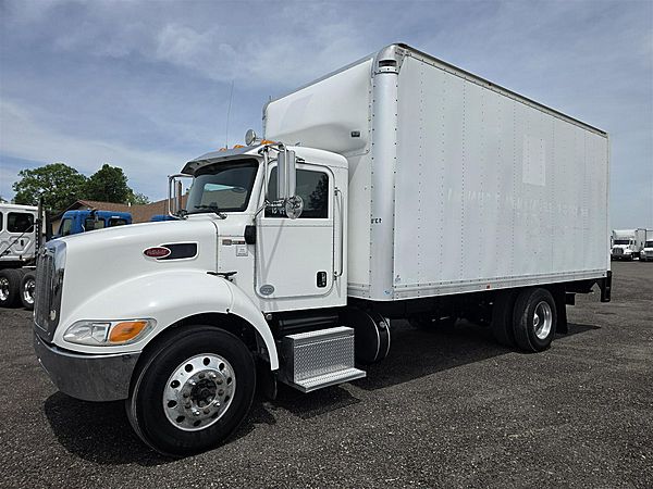 2018 Peterbilt 337 - Box Truck