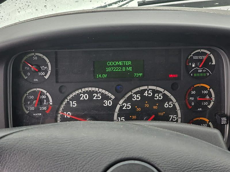 2017 Freightliner M2 106