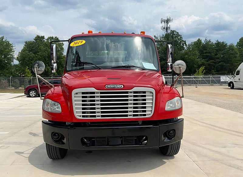 2019 Freightliner M2 106