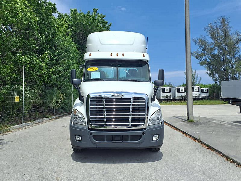2019 Freightliner CASCADIA 113