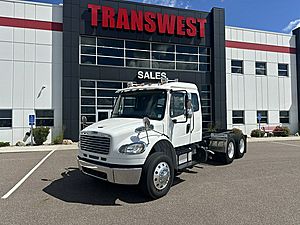 2015 Freightliner M2 106 - Day Cab