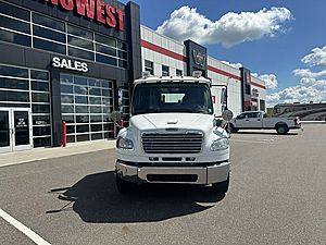 2015 Freightliner M2 106 - Day Cab