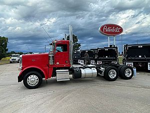 2022 Peterbilt 389 - Day Cab