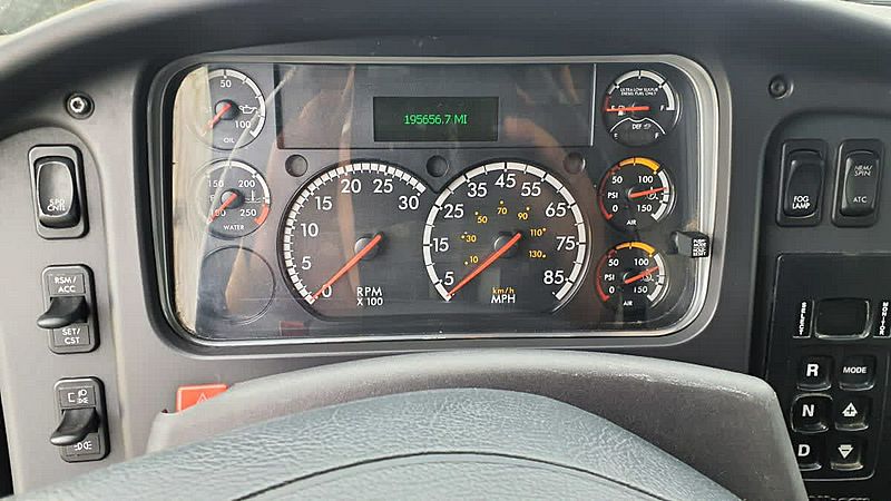 2021 Freightliner M2 106