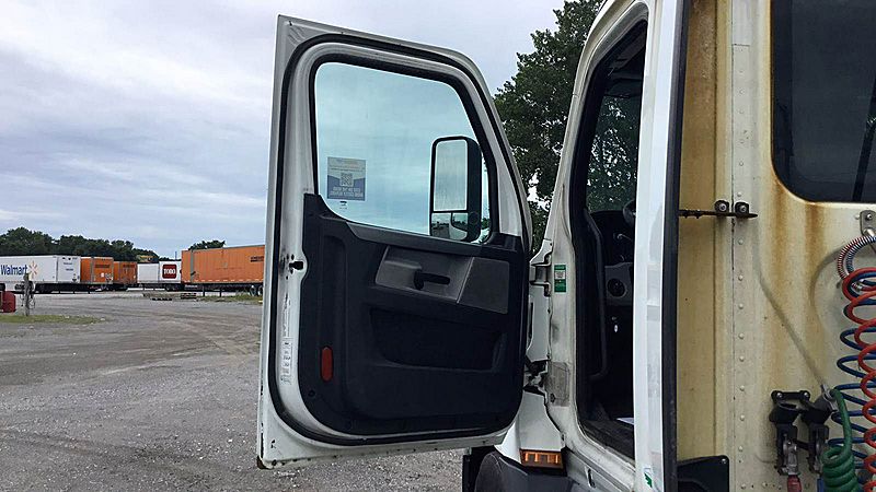 2020 Freightliner Cascadia 126