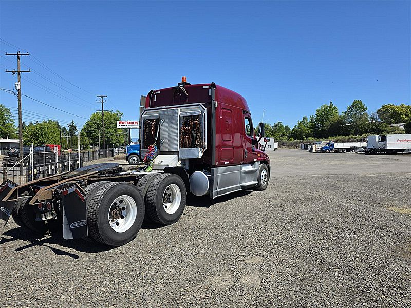 2017 Freightliner CASCADIA