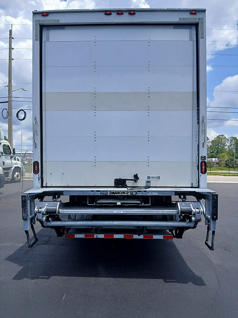 2021 Freightliner M2 106