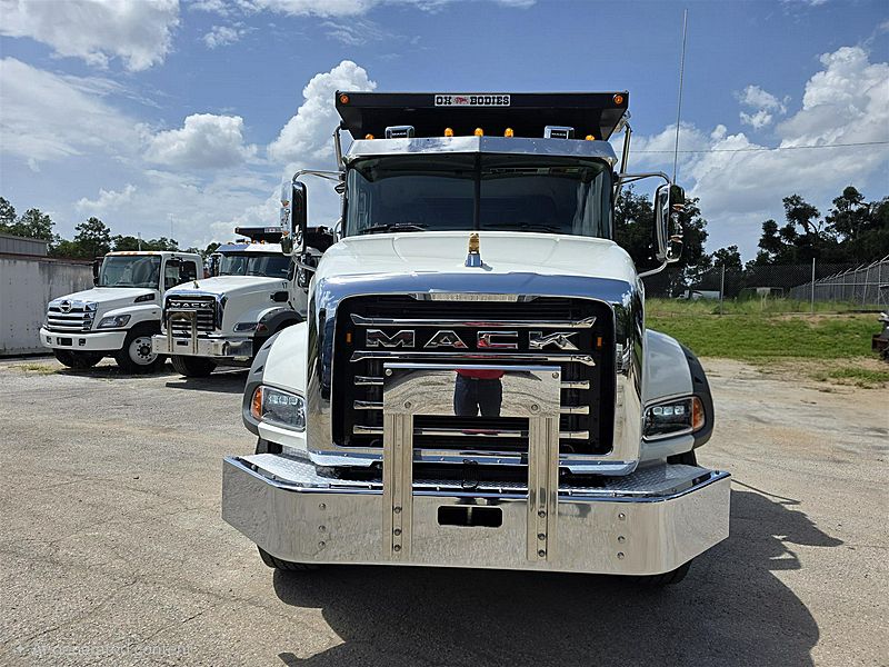 2025 Mack GR64