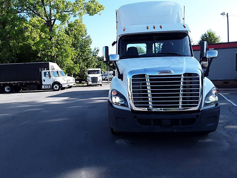 2019 Freightliner CASCADIA 125