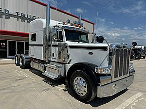 2022 Peterbilt 389 - Sleeper Truck