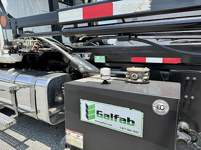 2022 Mack GR64B