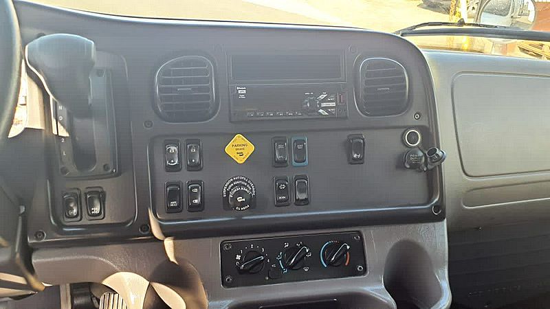 2021 Freightliner M2 106