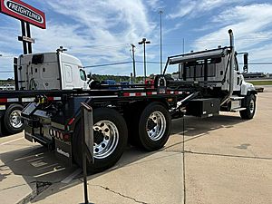 2027 Freightliner 114SD - Box Truck