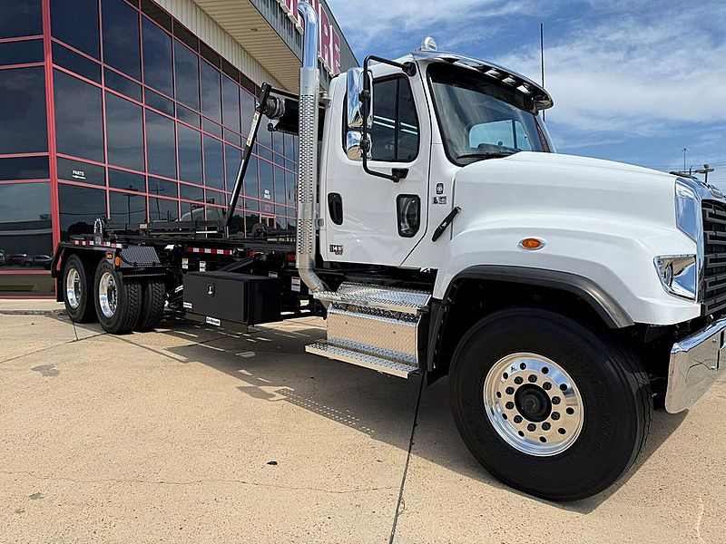 2027 Freightliner 114SD