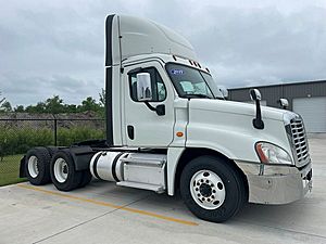 2019 Freightliner Cascadia 125 - Box Truck