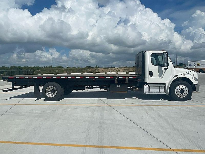 2018 Freightliner M2 106