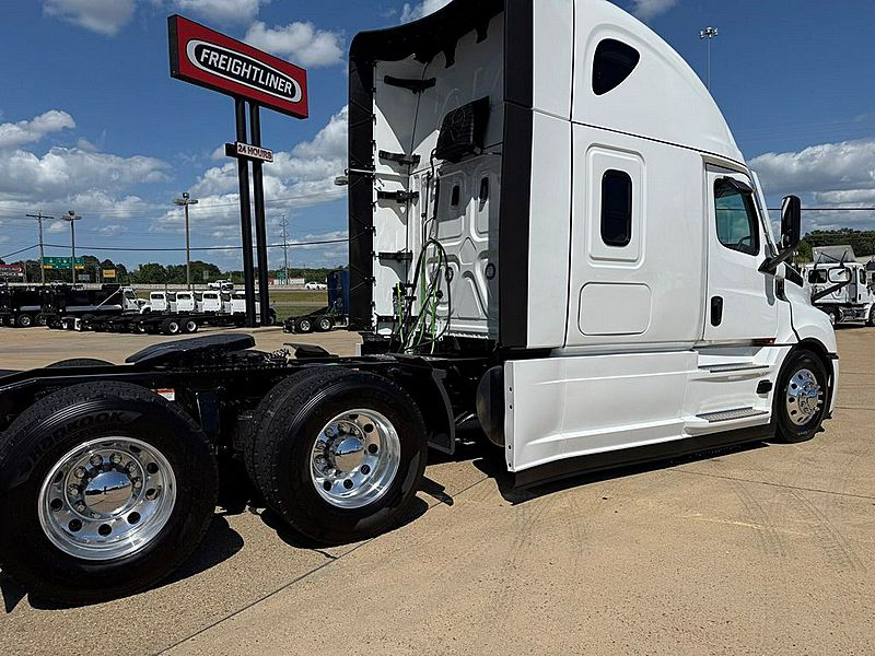 2027 Freightliner PJ126SLP