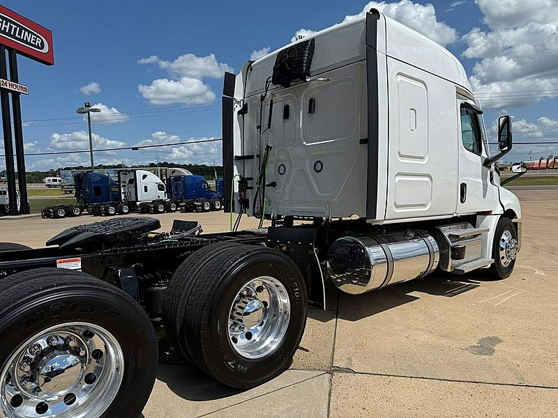 2027 Freightliner PT126SLP