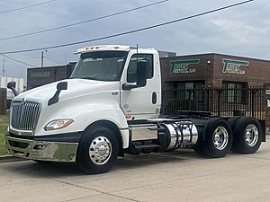 2018 International LT625 - Daycab