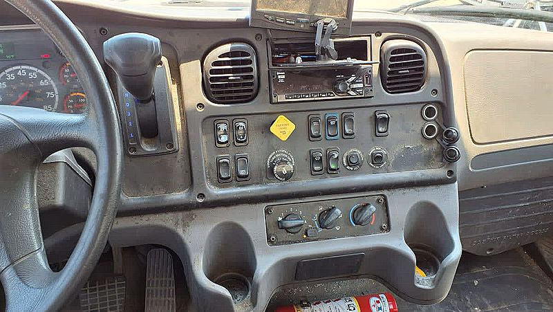 2019 Freightliner M2 106
