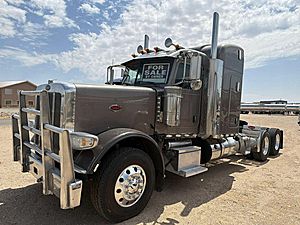2012 Peterbilt 388 - Sleeper Truck