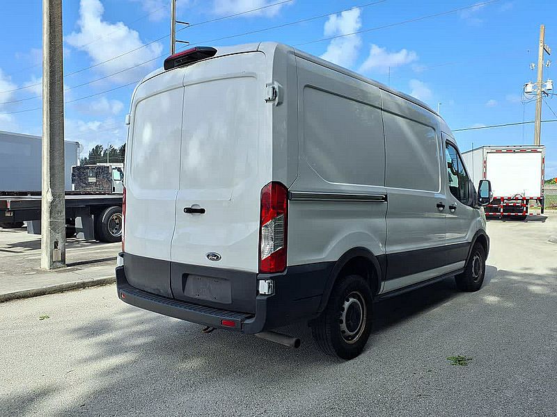 2021 Ford T250