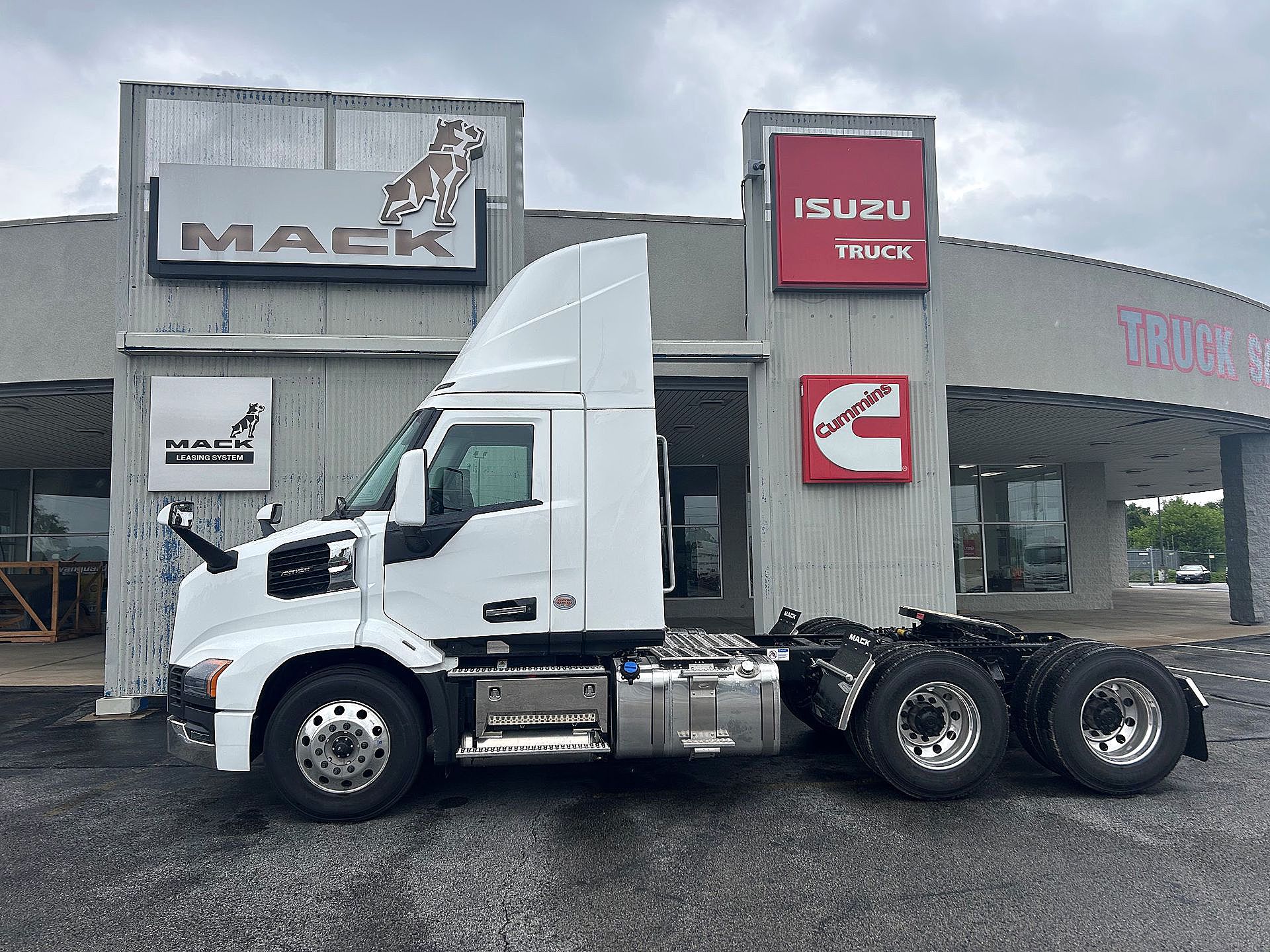 タリア・チェトリット, Showcaller, Mack, 新品未開封 2027 Mack Anthem AN64TV04 For Sale | # M018844