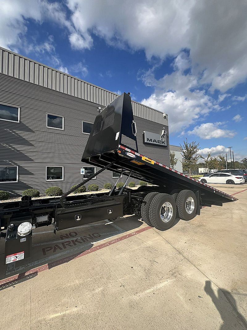 2026 Mack GR64F