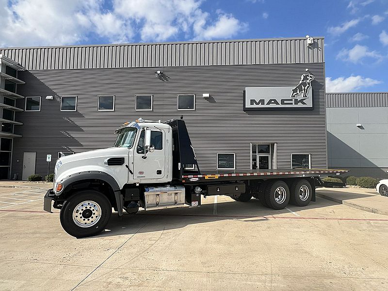 2026 Mack GR64F
