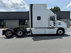 2020 Mack Anthem - Sleeper Truck