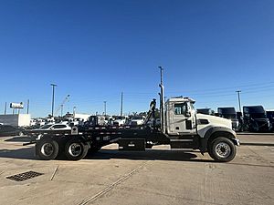 2026 Mack Granite GR64F - Roll-Off