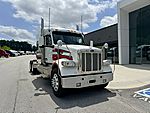2022 Peterbilt 567