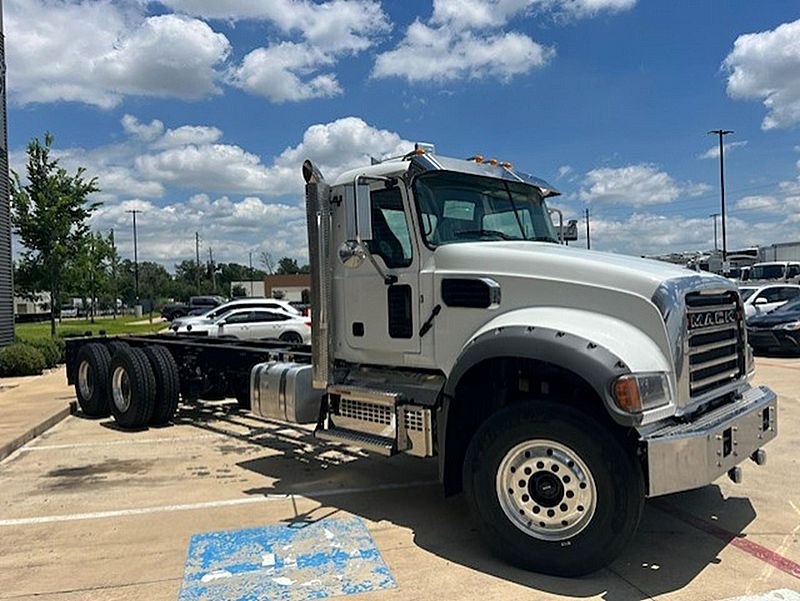 2027 Mack GR64F