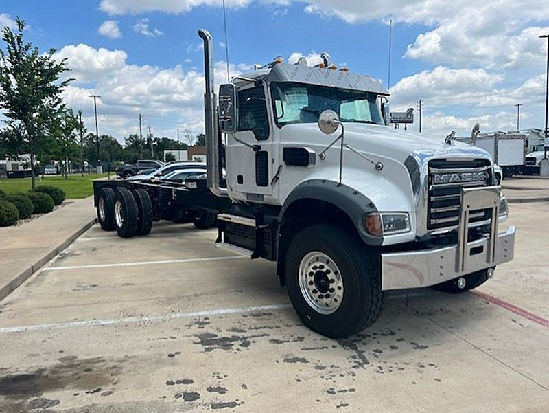 2027 Mack GR64F