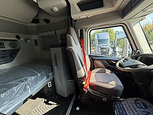 2027 Volvo T660
