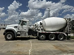 2019 Mack GR64F