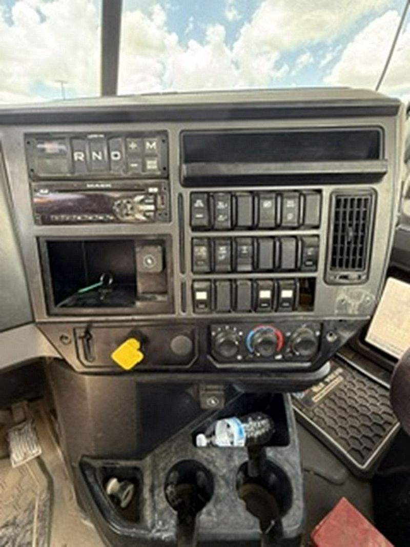 2019 Mack GR64F