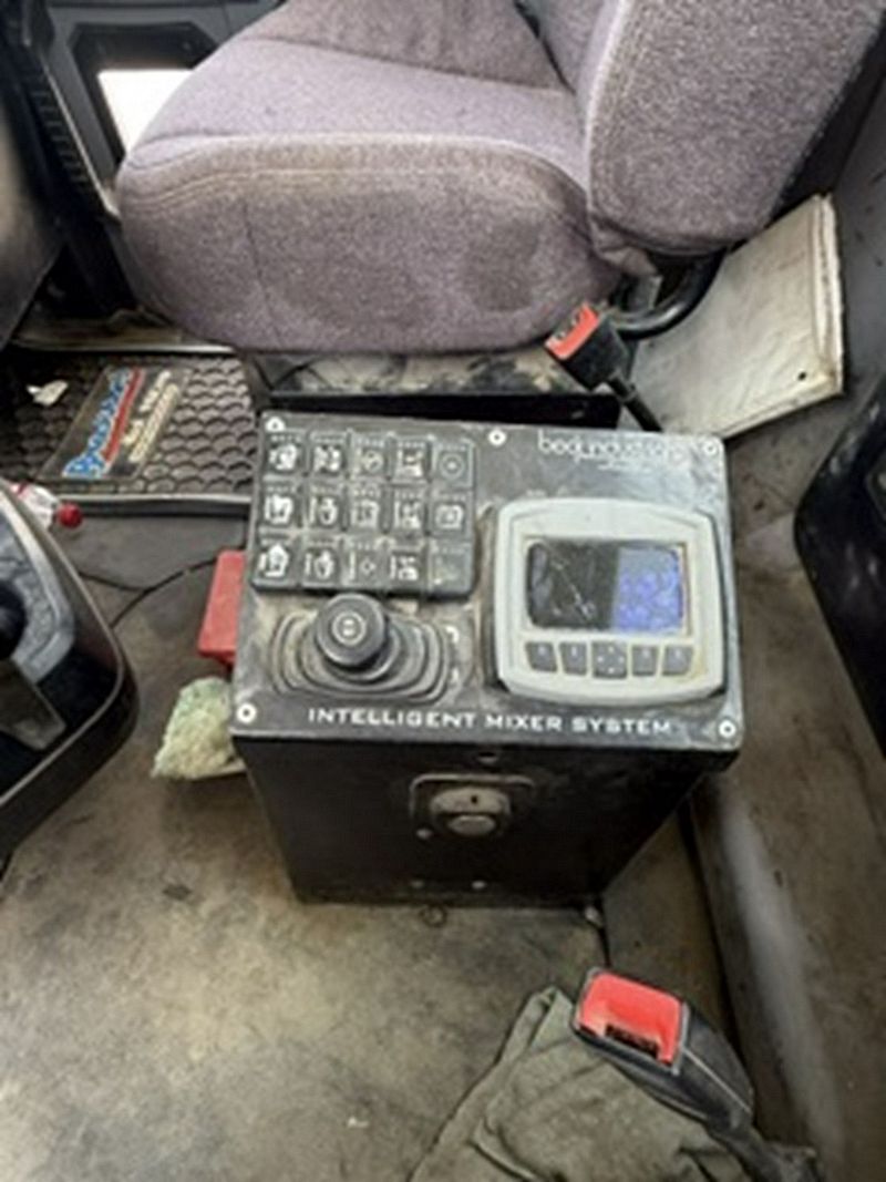 2019 Mack GR64F