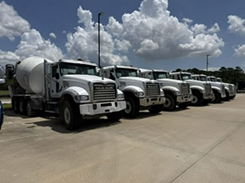 2019 Mack GR64F