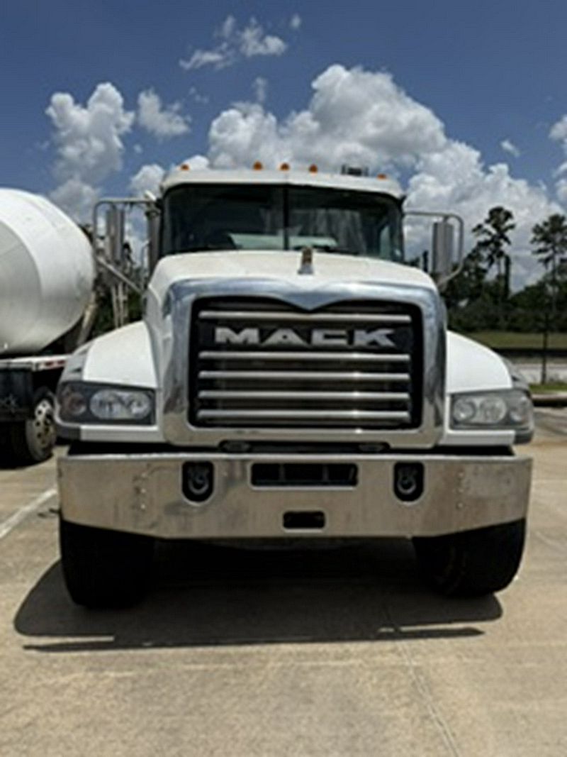2019 Mack GR64F