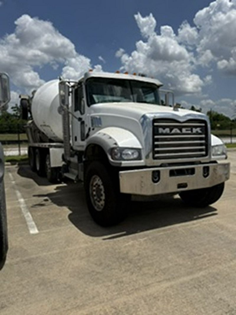 2019 Mack GR64F