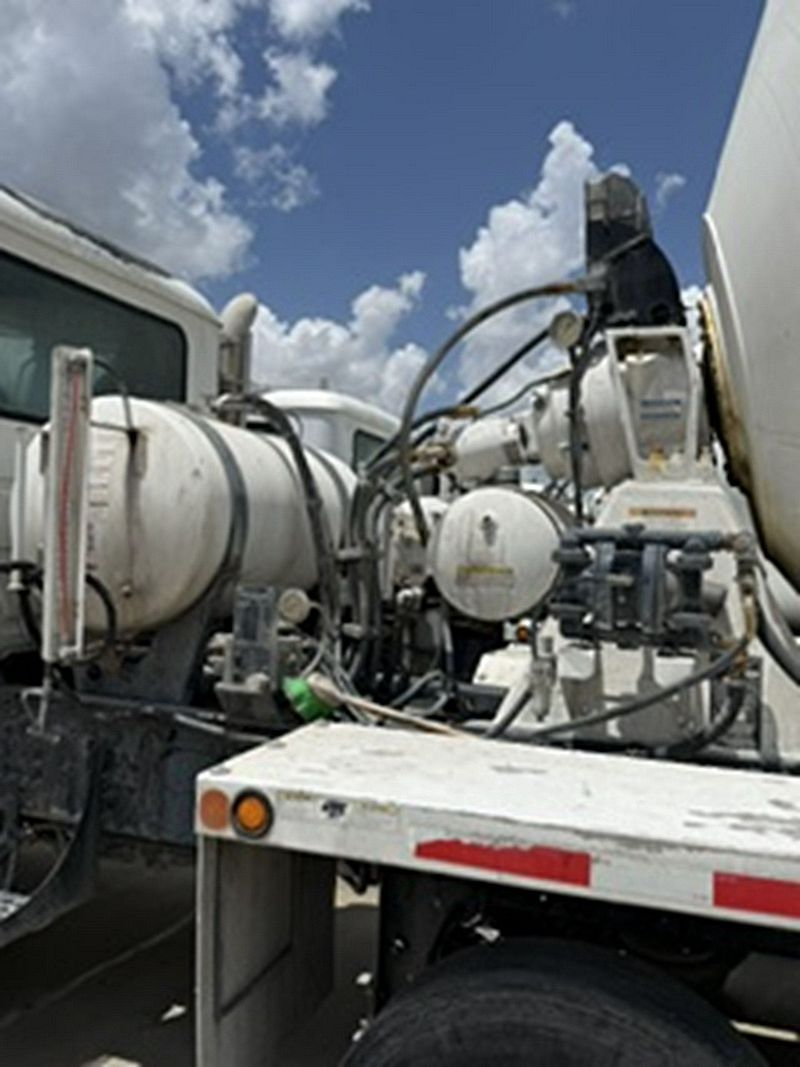 2019 Mack GR64F