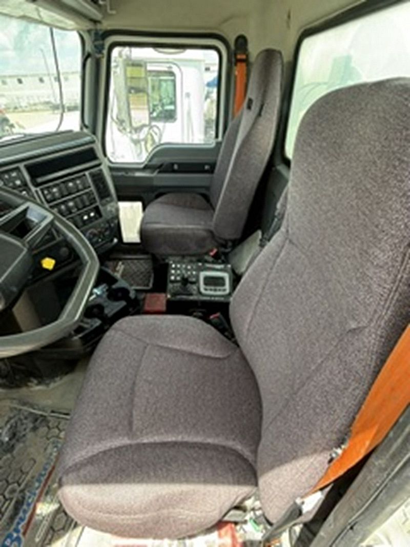 2019 Mack GR64F