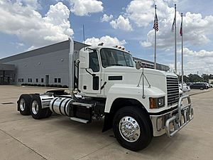 2020 Mack PIN64T - Sleeper Truck