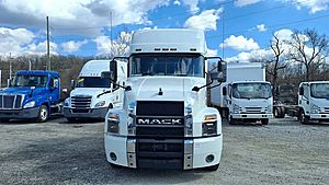 2020 Mack Anthem - Sleeper Truck
