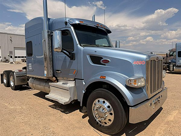 2020 Peterbilt 579 - Sleeper Truck